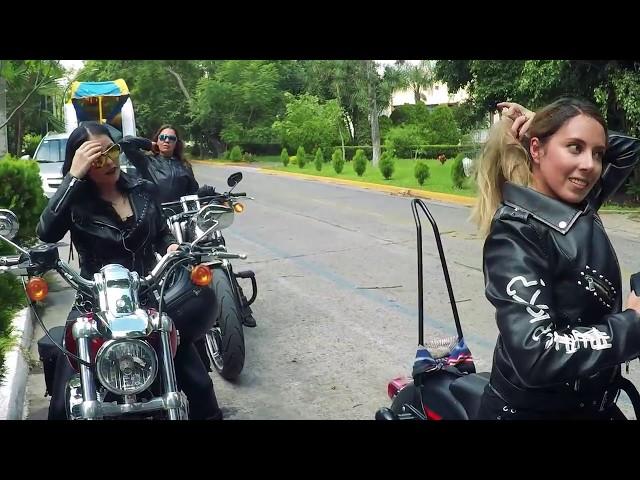 Chicas Biker Estampida