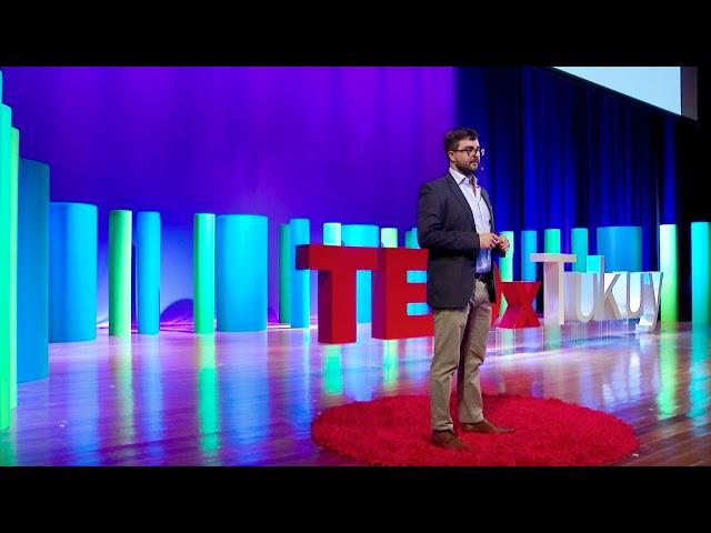 ¿Cómo crear políticas públicas costo-efectivas y de impacto? | Juan Hernández-Agramonte | TEDxTukuy