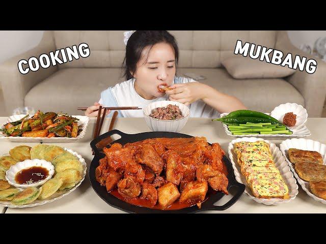 Cooking Mukbang :) Pork Ribs Kimchi stew, Cucumber kimchi, zucchini pancakes, egg roll.