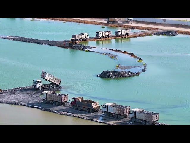 EP1417, Incredible SHANTUI Push Rock And Sand In lake with SHACMAN Transporting Rock