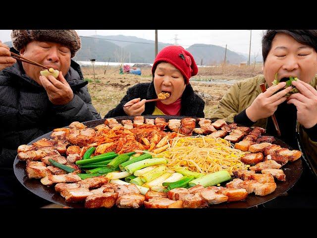 솥뚜껑 삼겹살에 달짝지근한 겨울 대파, 볶음밥까지~ (Samgyeopsal & Green onion & Fried rice) 요리&먹방!! - Mukbang eating show