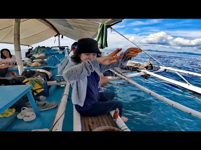 Fishing with VISITORS at deritso ISLAND HOPPING