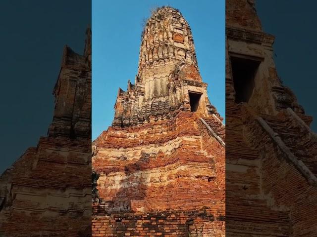 Powerful Ancient Buddhist Temple in Hindu Style: Wat Chaiwatthanaram