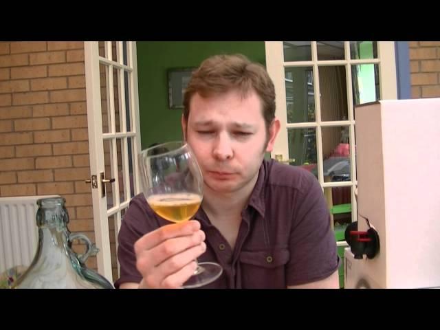 Home made Apple Wine - cheap, simple, perfect for a beginner