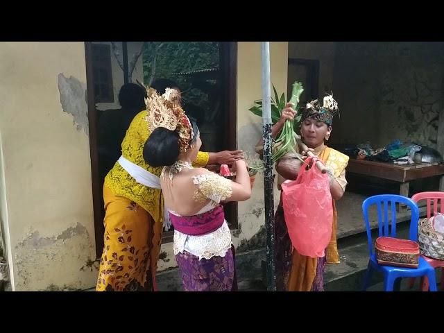 Bali traditional wedding by kadek sudiatmika & kadek febri astini