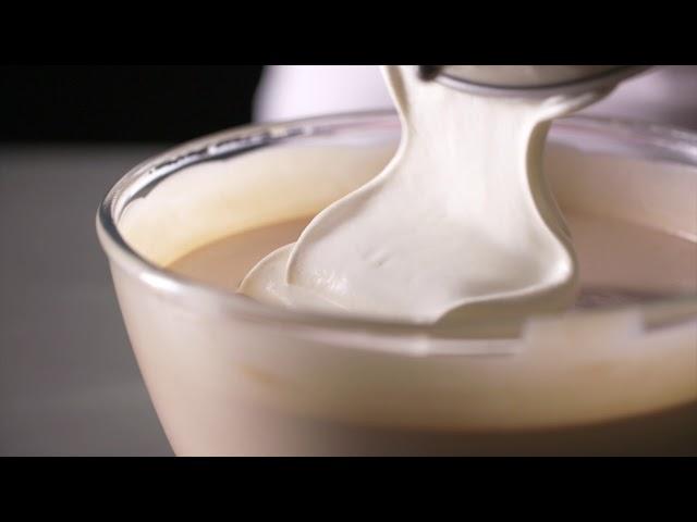 Valrhona - Gli Essenziali - Mousse di pralinato a base di crema inglese