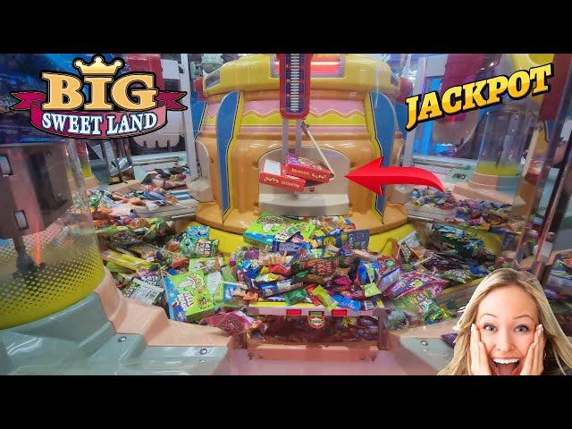 OMG HUGE CANDY PUSHER JACKPOT!!!! (ALL OF THE FEATURES!) KingPin Arcade Big SweetLand