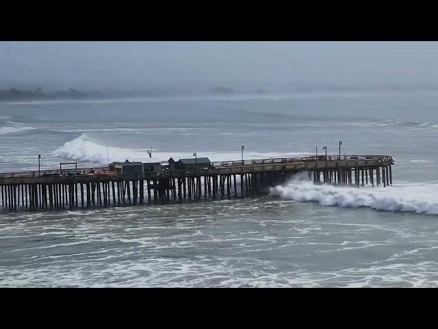 HUGE waves hit pier in La Jolla Cove, San Diego, California