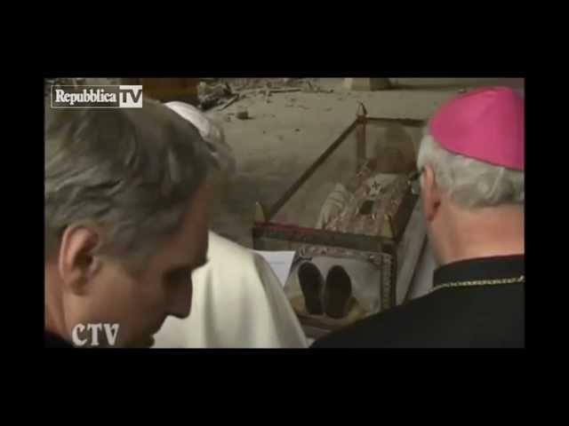 April 2009, symbolic gesture? Pope Benedict XVI leaving his pallium at the tomb of Pope Celestine V