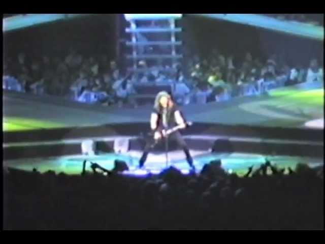 Metallica Live - Pre concert crap plus Enter Sandman - San Francisco  Cow Palace 1992