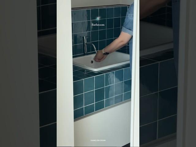 Bathroom  요즘처럼 무더운 날씨에 보면 시원해지는청량한 느낌을 담은 파우더룸  #욕실인테리어 #욕실타일 #파우더룸 #모자이크타일