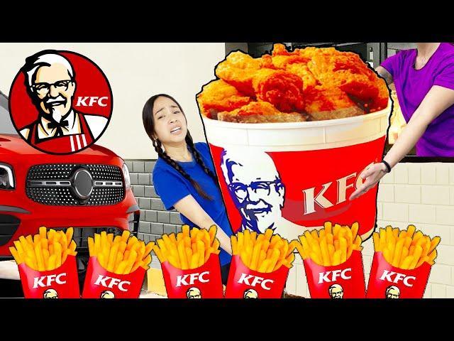 LILY & ZOEY BUILD THEIR OWN GIANT KFC AT HOME TO MAKE THE WORLD’S LARGEST FRIED CHICKEN BY SWEEDEE