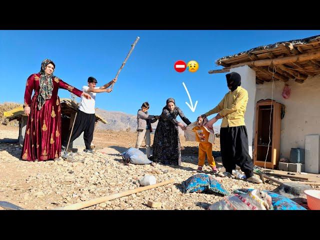 Tears in the Desert : Tala Khanum and Her Children Displaced