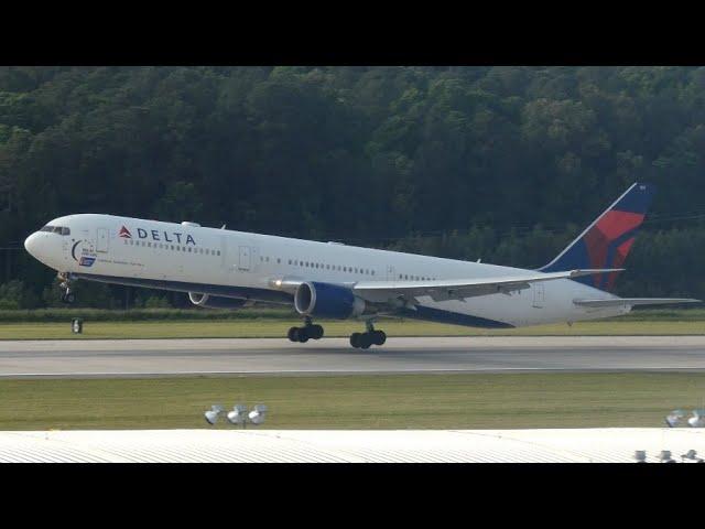 Delta 767-400 takeoff from RDU