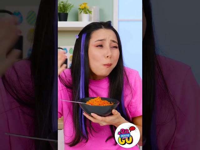 ¿Izquierda o derecha?  DESAFÍO DE COMIDA DE COLORES por 123 GO! HOUSE