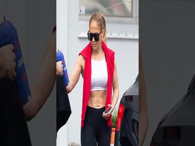 Jennifer Lopez, Some Of The Best Athleisure Look. #hollywoodstyle #hollywoodbeauty #hollywoodfashion