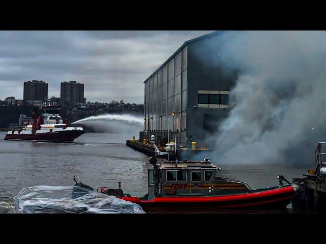 **RARE** FDNY FIREBOATS Battle All-Hands Barge Fire at NYC Dept. of Sanitation Pier [ MAN Box 931 ]