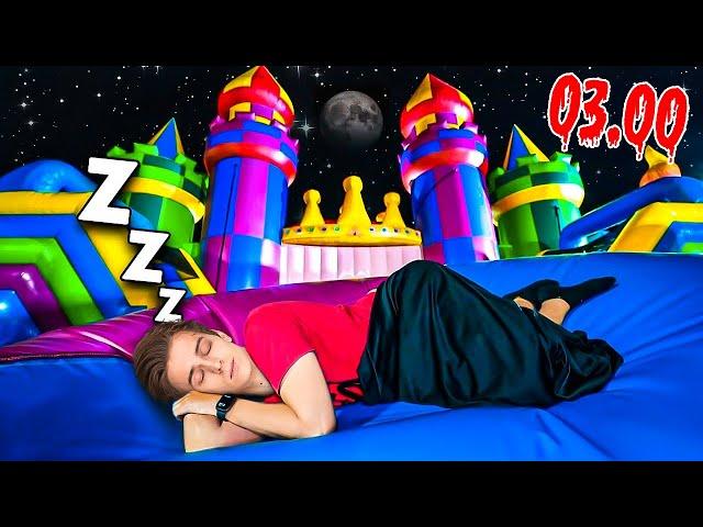 Overnight in INFLATABLE PARK Challenge !