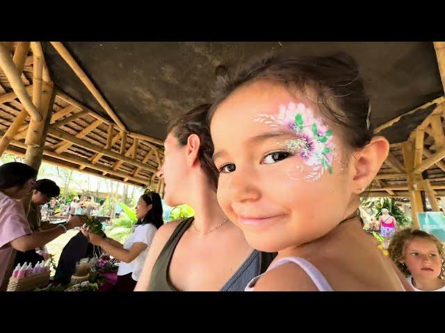 Manjain anak bule di festival Bali dan karena panas banget minum es cincau terus