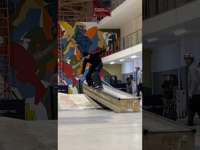 SAVOSIN ILIA SPIN TO WIN TRICK ON THE BOX #shorts #skating #blading