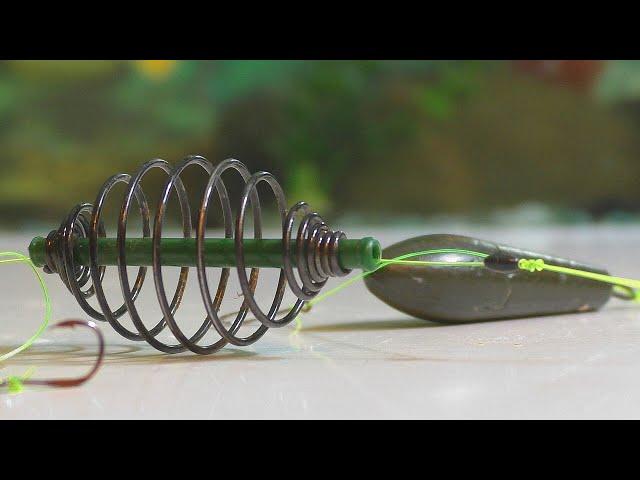 Installation of bottom tackle for catching crucian carp and carp.