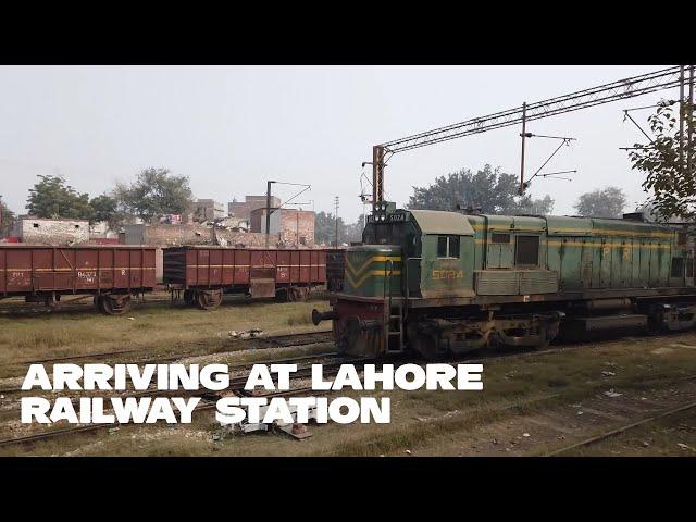 Train Arriving at Lahore Railway Station - Pakistan Railways - Part 15