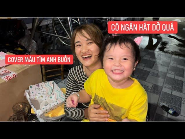Trà Sữa dạy cô Nguyễn Thị Ngân với cô Mai Ma Mi hát Màu Tím Anh Buồn, mà hai cô hát dở quá, hihihi….