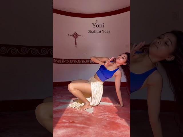 Malasana to chakrasana flow #shortvideo #shortsvideo #shortsfeed #yoga #yogaflow