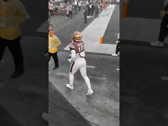 49ers Deebo Samuel playing catch with fans before Rams game last season