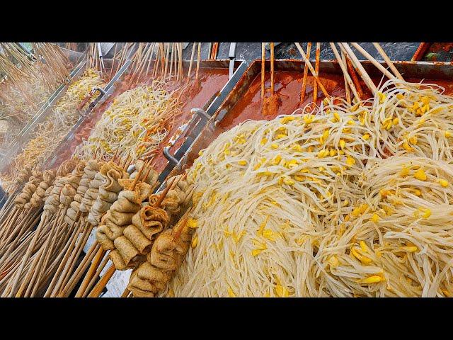 Amazing! Bean sprout bomb! Korean traditional market spicy red fish cake / Korean street food