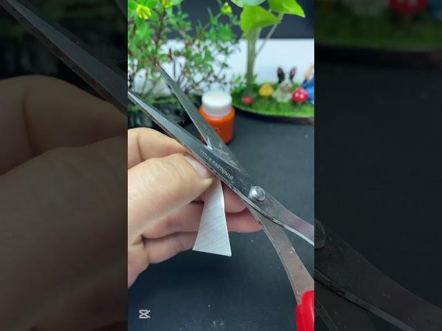Genius ideas! Easiest way to thread a needle with Coca-Cola can #diy #tips #tricks #creative