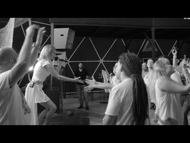 Катя Чехова - В клубе погасли огни (Official Video)