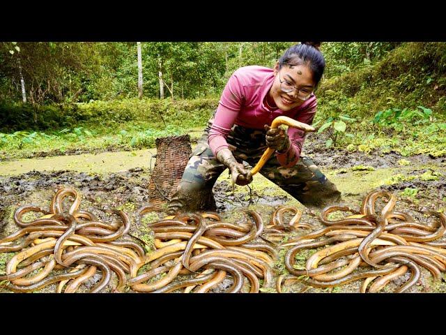 Catching eels in the swamp and selling them at the market, building a single life in the forest.