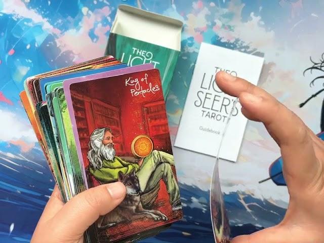 Light Seer's Tarot: A 78-Card Deck & Guidebook