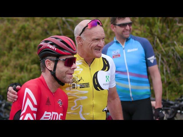 Cadel Evans surprises a Geelong bunch ride