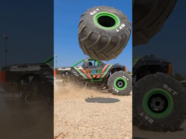 Tire on the Loose! #monstertruck #MonsterJam #Jeep #GoPro #Losi #RC