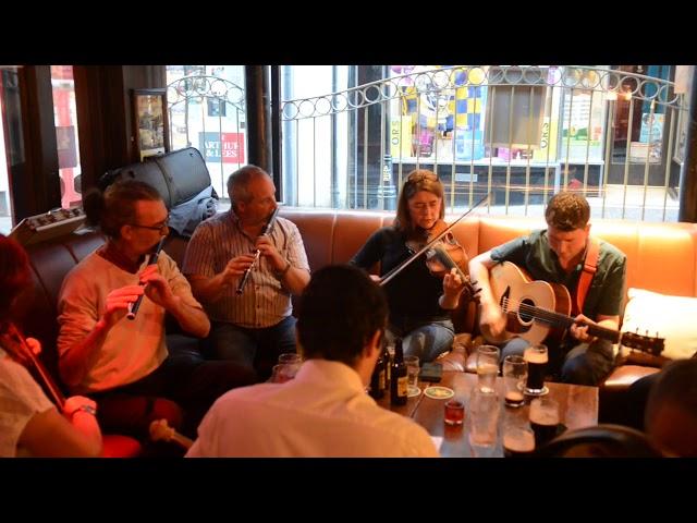 Ennis Knox Pub Irish Trad session juhannusaattona 2018