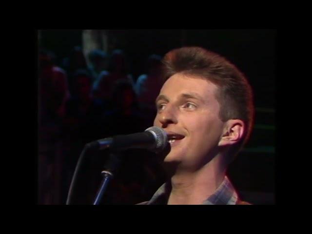 Billy Bragg - A New England (Live on The Tube, 1983)