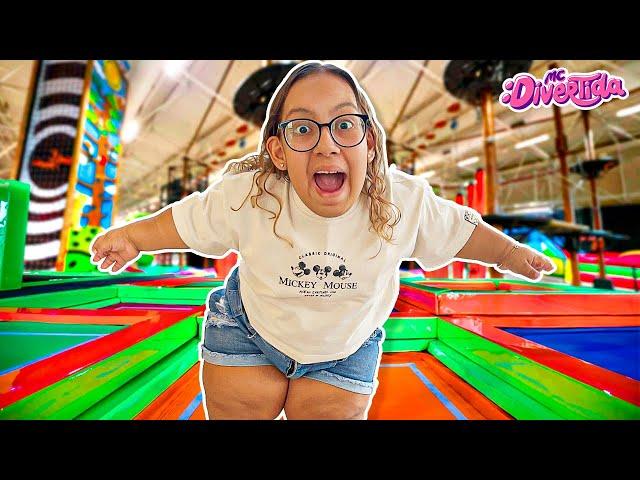 Brincadeiras no Playground com Maria Clara MC Divertida e seus amigos * Indoor Playground for Kids