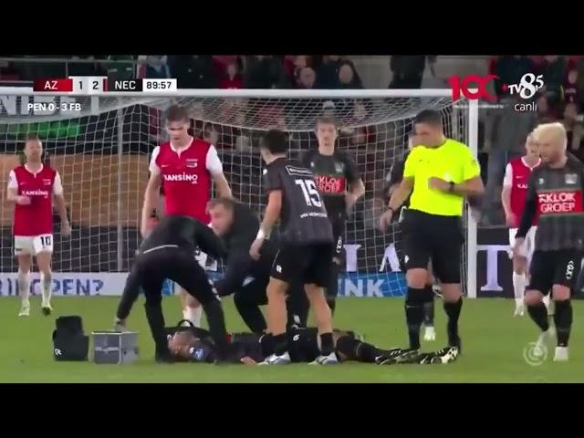 Eredivisie star Bas Dost collapses on pitch in terrifying scenes as match suspended