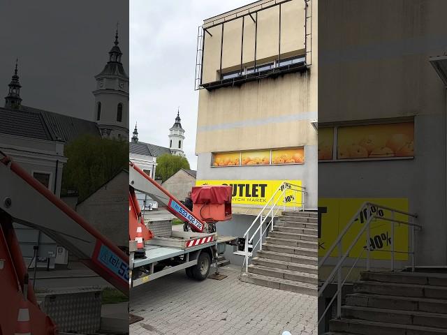 Montaż siatki mesh przez Agencje Reklamową Kreograf 