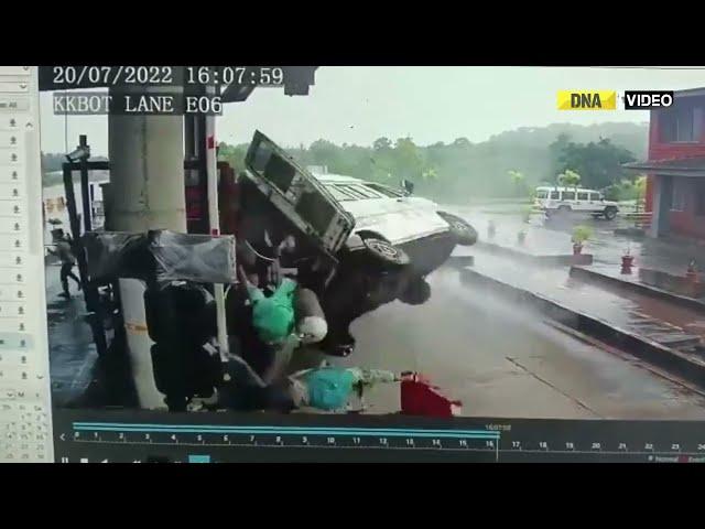 4 people killed after ambulance crashes into toll plaza in Karnataka