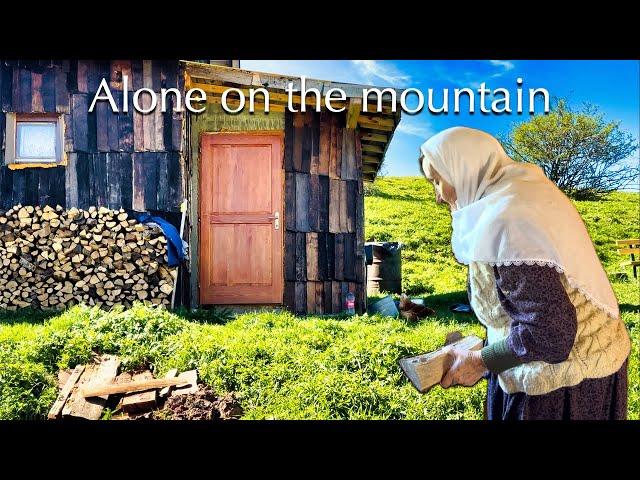 A 90-year-old Grandmother Lives Alone on a Mountain || Umoljani