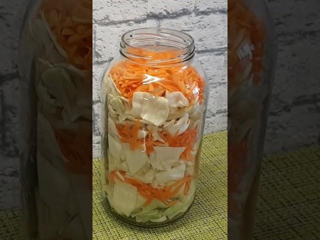 Получается сочная и хрустящая капуста
