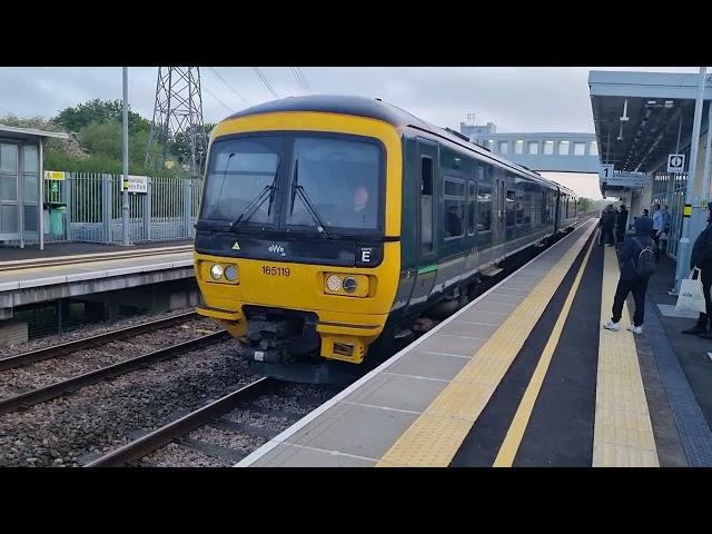 FIRST train from brand new Reading Green Park Station #railway #trains #Reading