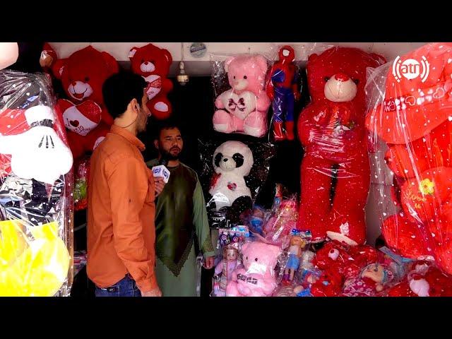 Seller of all kinds of children's toys in Silo road / فروشنده انواع بازیچه های طفلانه در سرک سیلو