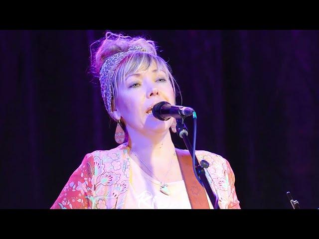 Felicity Urquhart & Josh Cunningham - Frozen Rabbit