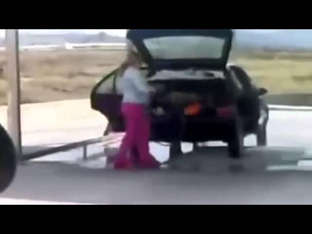 Опасно Баба за рулём Жесть - Dangerously Woman at a wheel Real heavy.mp4