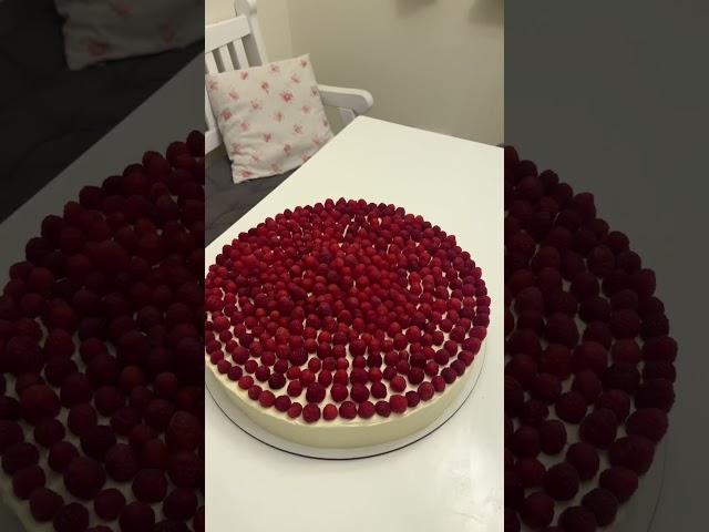 Полуметровый торт  #pastry #baking #raspberry #cake #свадебныйторт #итальянскийсвадебныйпирог