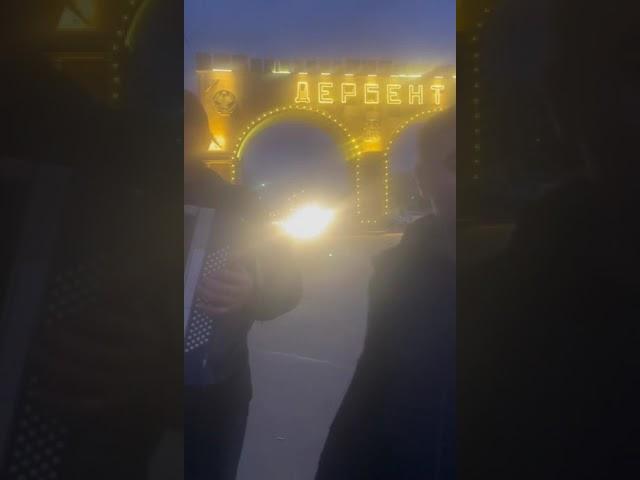 Даргинская песня под гармошку для веселой компании перед аркой в Дербенте #свадьба #жизнь